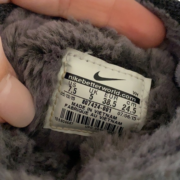 NIKE Women's Roshe One High SneakerBoot - Picture 5 of 6